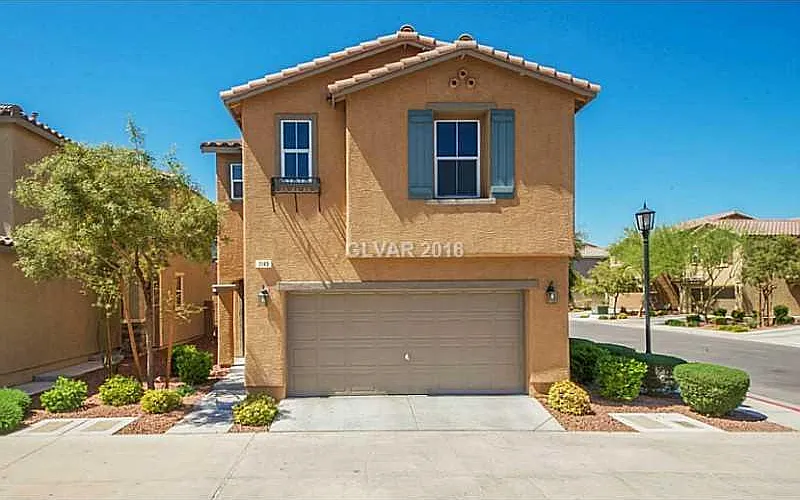 3 bed, 2.5 bath, 1844 sqft, $2,095 — Photo 2
