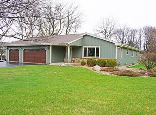 W270N6894 Woodland Oaks Dr, Lisbon, WI