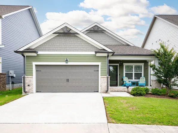 8526 Red Deer Ln, Ooltewah, TN 37363