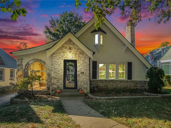 25 E Dartmouth Rd, Kansas City, MO 64113