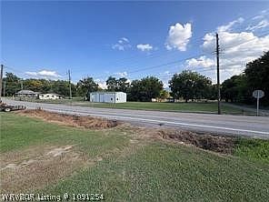 5th image of 204 E 2nd St