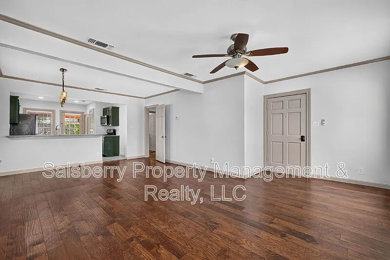 2 bed, 1.0 bath, 1042 sqft, $2,500 — Photo 4