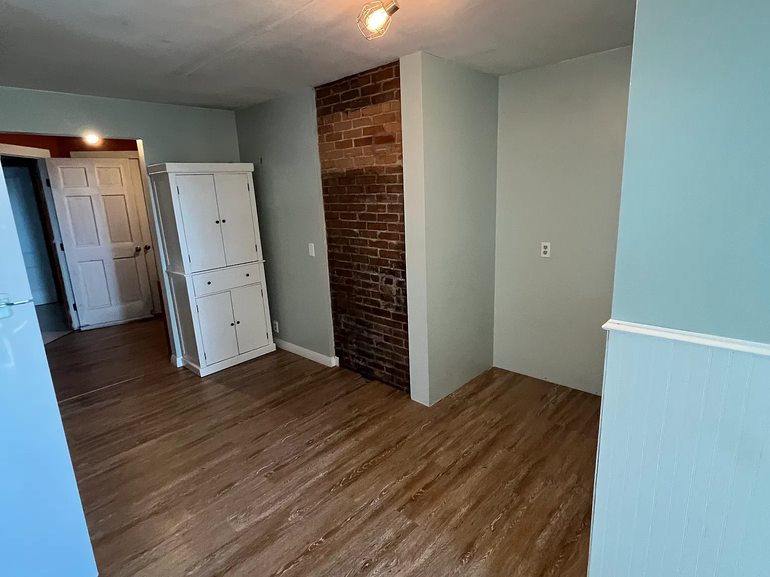 1 bed, 1100 sqft, $2,200 — Photo 3