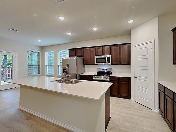 4th image of 503 S Mockingbird Ln