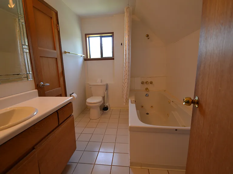 10039 Sand Point Way NE — Photo 18