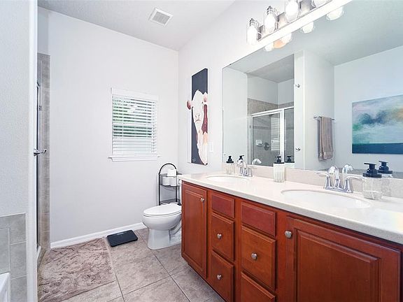 3rd image of 2802 Winglewood Cir