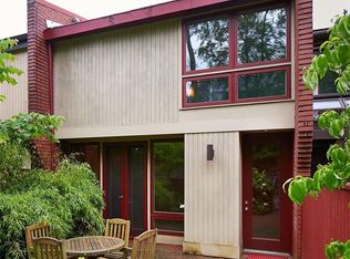 7524 Carriage Ln, Pittsburgh, PA 15221