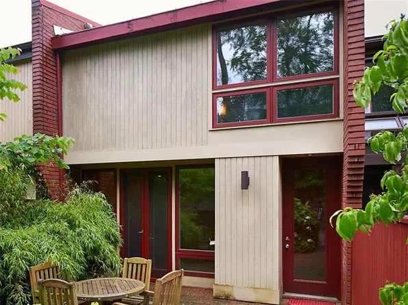 7524 Carriage Ln, Pittsburgh, PA 15221