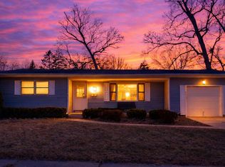 1105 Somerset Mall, McHenry, IL 60050