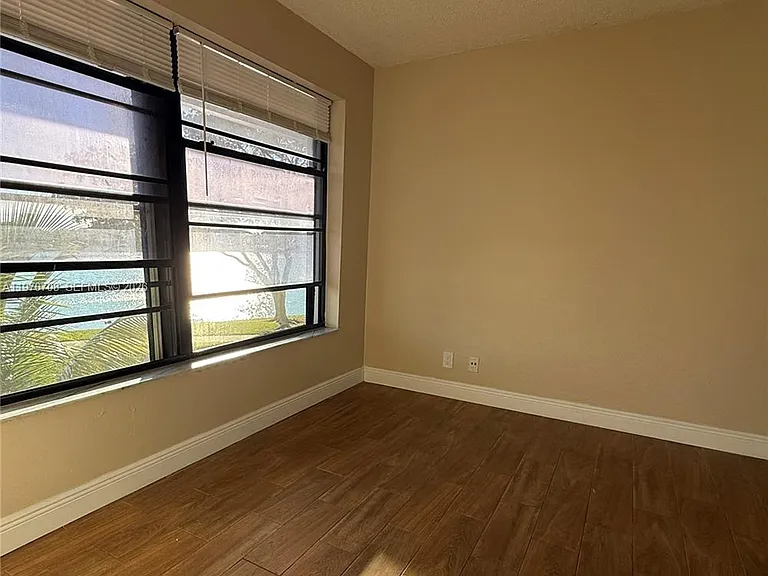 201 Lake Pointe Dr #202 — Photo 9