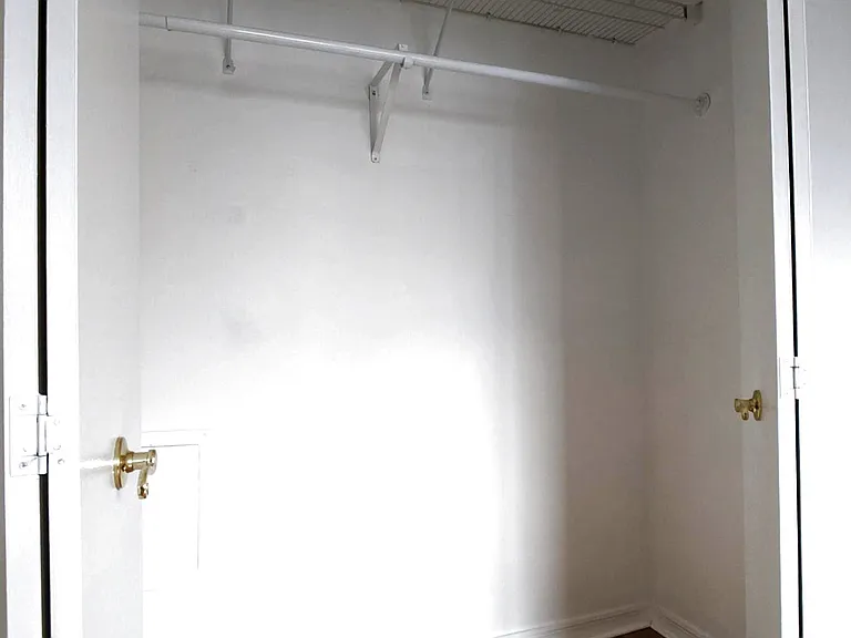 444 W Wellington Ave — Photo 9