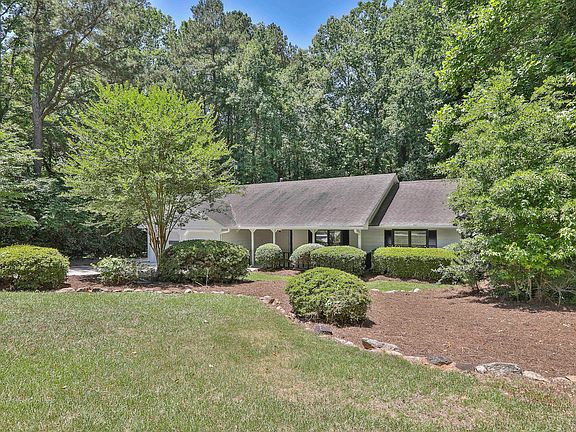 3rd image of 121 Shadowood Ln