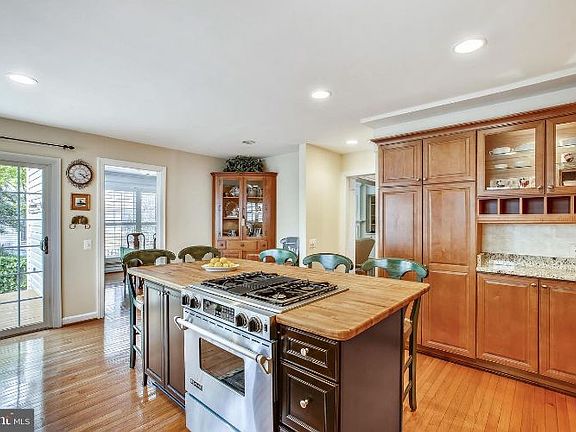 2nd image of 11918 Parkside Dr