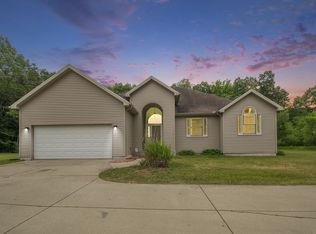 305 Walnut St, Osceola, IN 46561