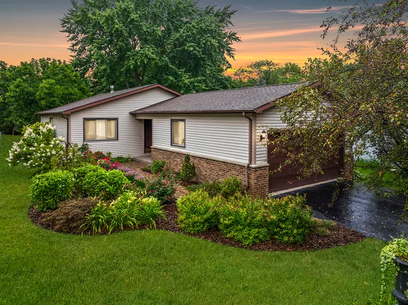 3813 Tulip St, Crystal Lake, IL 60014