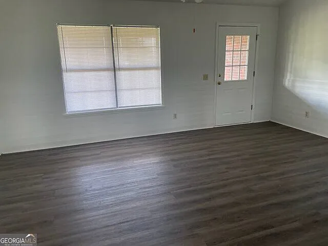 3 bed, 2.0 bath, 1302 sqft, $1,300 — Photo 4