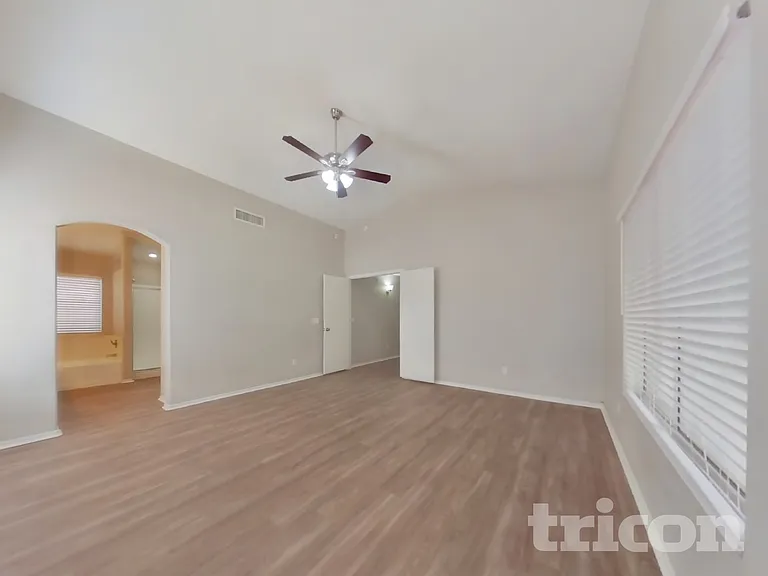 9215 W Sandra Ter — Photo 9