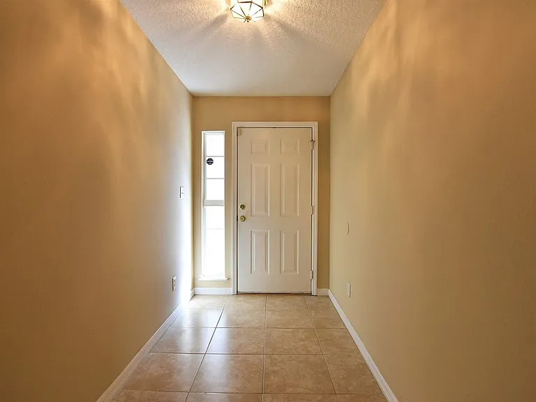 1066 Dolphin Dr — Photo 2