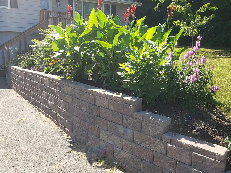 405 Creek Ln — Photo 4