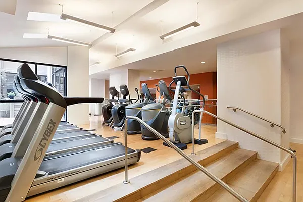 Sold by New York Casas Ltd. | media 11