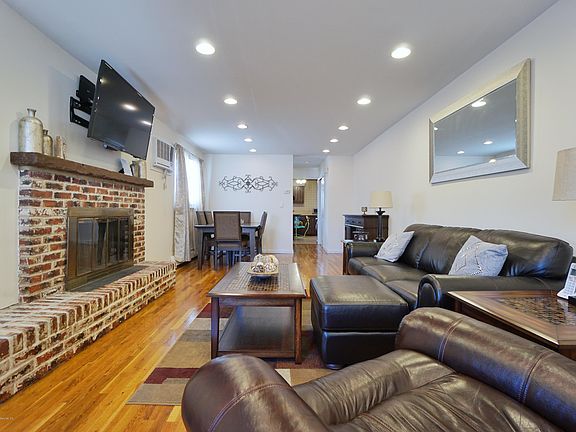 3rd image of 384 Brookfield Ave