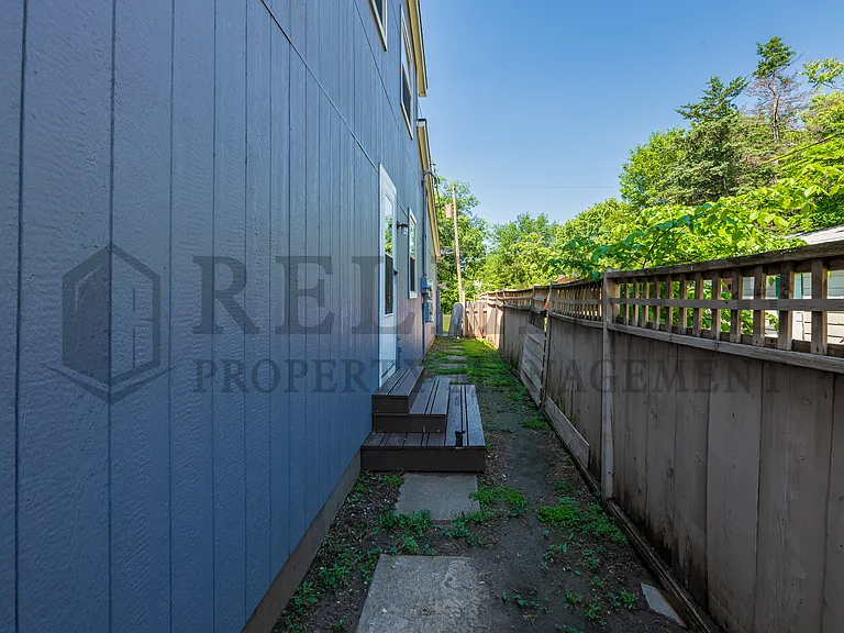 445 N Richmond Ave — Photo 4