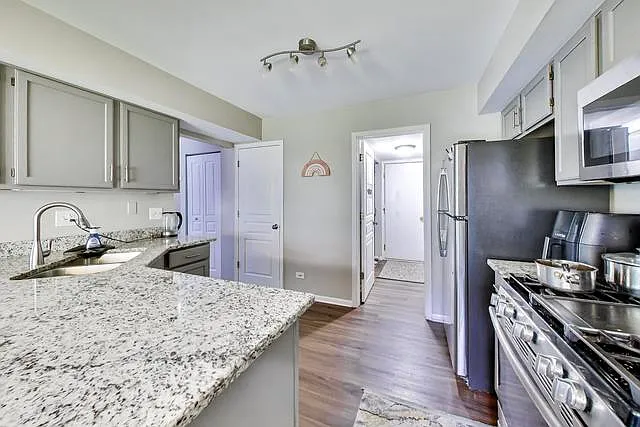 76 Cambridge Ave — Photo 9