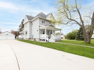 530 E Oak Grove St, Juneau, WI 53039
