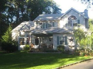 67 Oak St, Centereach, NY