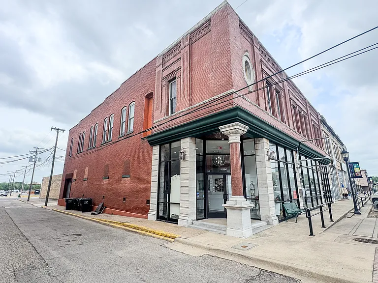 2901 Lee St #1 — Photo 1