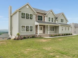 4 Spring Ct, Lopatcong Twp., NJ 08865