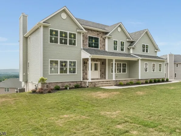 4 Spring Ct, Lopatcong Twp., NJ 08865