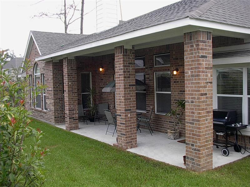 Covered Rear Porch prewired for Speakers & Ceiling Fans