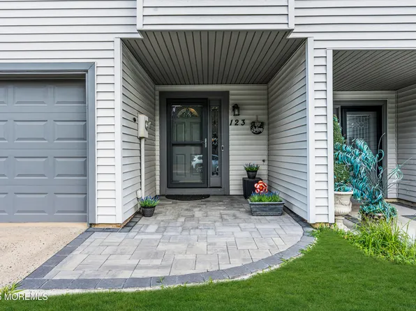 123 Lexington Circle, Matawan, NJ 07747