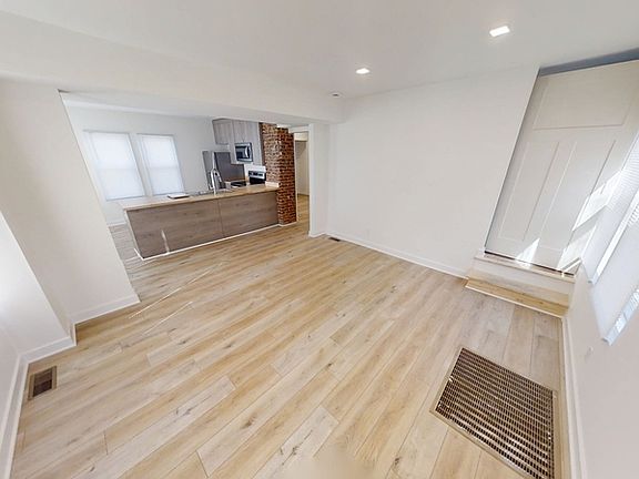 4th image of 112 Collingwood Dr #1