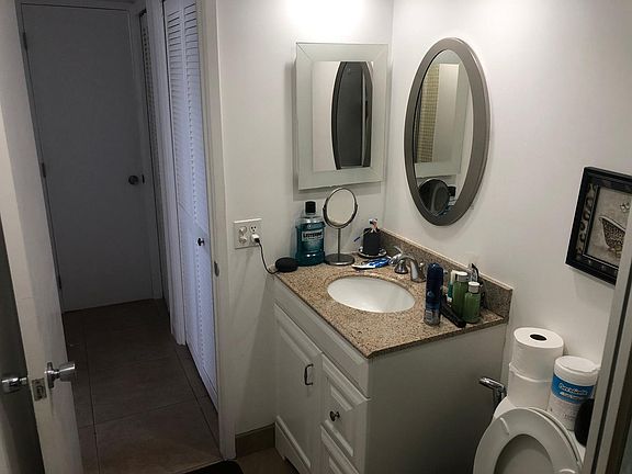 3rd image of 605 Oaks Dr