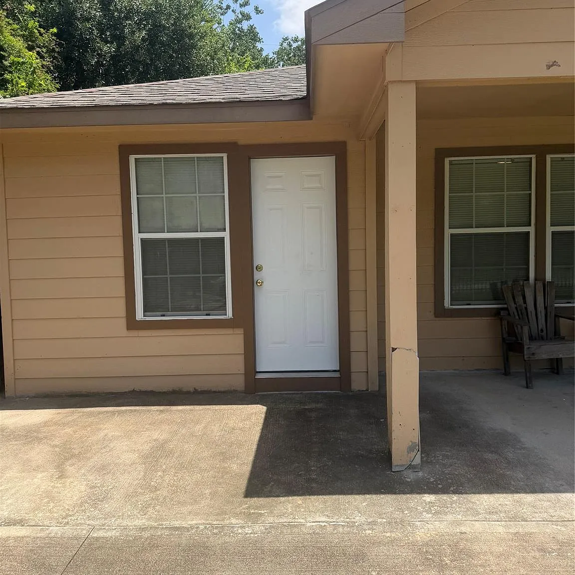2 bed, 1.0 bath, 1100 sqft, $1,200 — Photo 3
