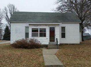 517 N Elizabeth St, Corder, MO 64021