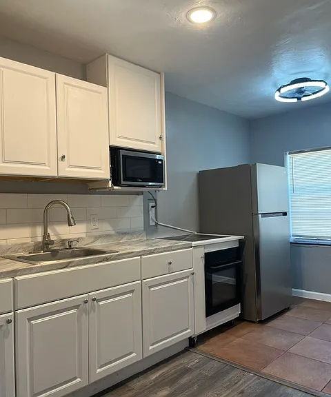 928 N Victoria Park Rd #1 — Photo 6