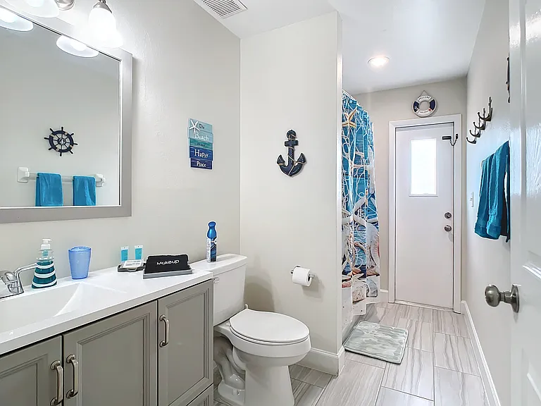 2nd bathroom