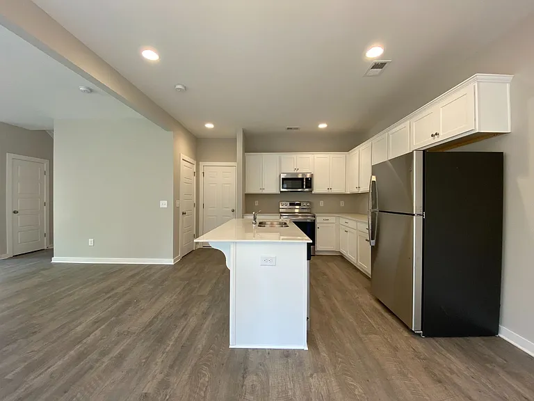 7940 Saint James Dr — Photo 4