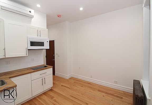 3rd image of 1535 Dekalb Ave #3RR