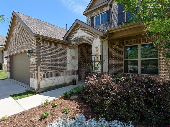 3rd image of 3301 Glen Crest Ln