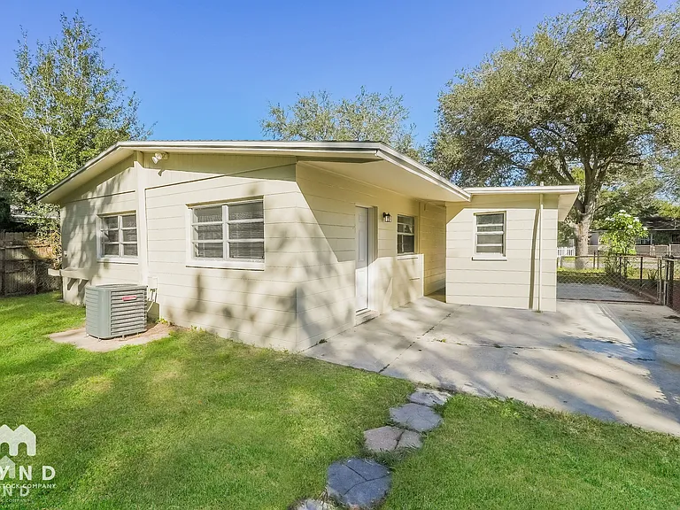 1505 E Genesee St — Photo 14