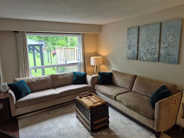 384 Pioneer Dr — Photo 6