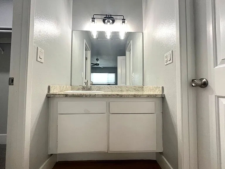 RV T 1708 — Photo 22