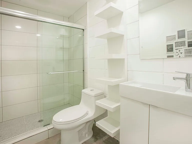 598 W Laurel St — Photo 10