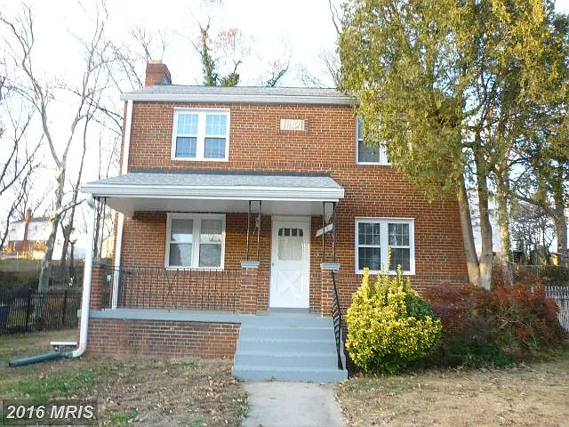 712 Forston St photo 1