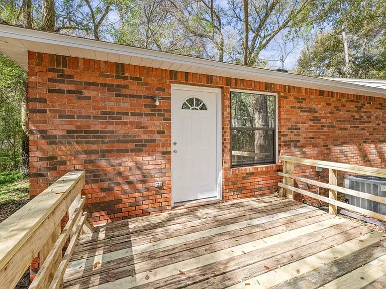 Fisher Ln — Photo 25