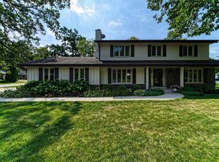 3160 S Manor Dr, New Berlin, WI 53151